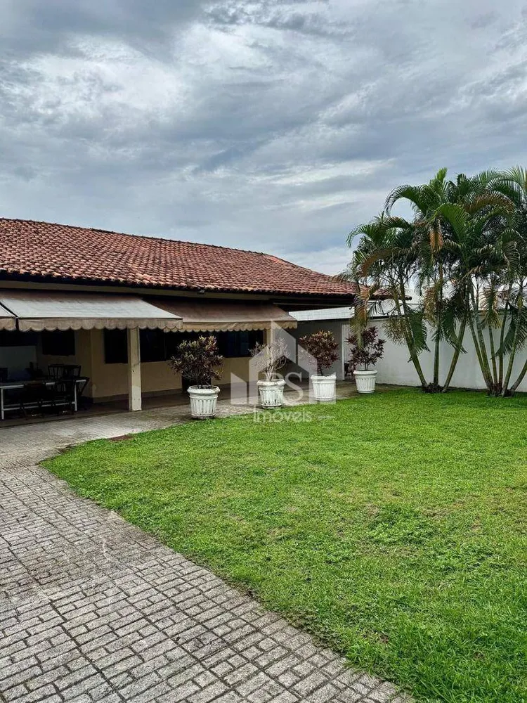 Casa, 3 quartos, 219 m² - Foto 1