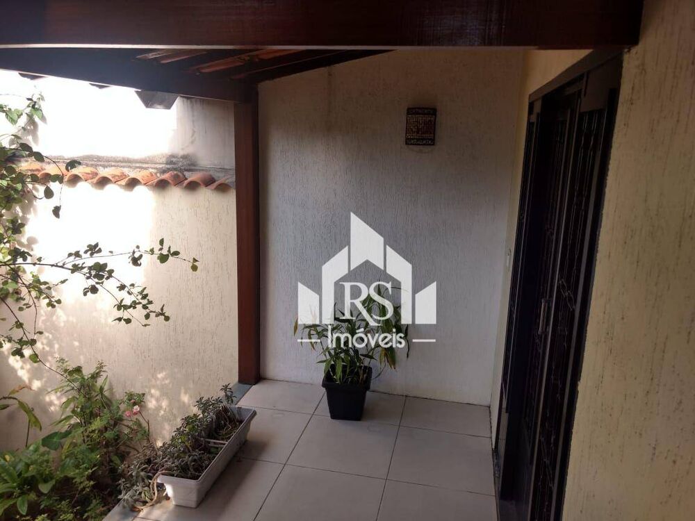 Casa à venda com 3 quartos, 60m² - Foto 2