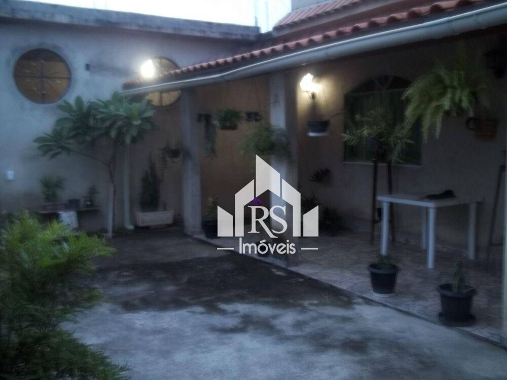 Casa à venda com 3 quartos, 180m² - Foto 1