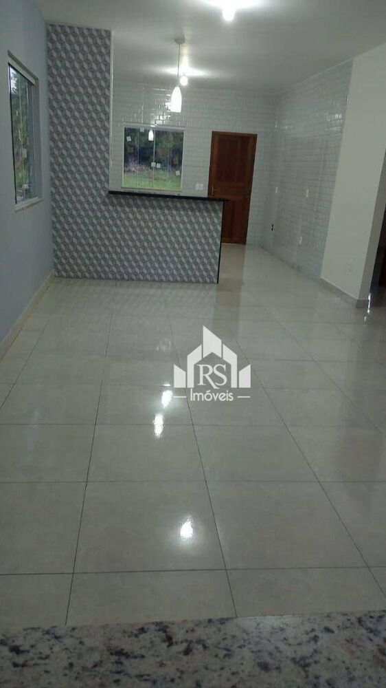 Casa à venda com 2 quartos, 80m² - Foto 2