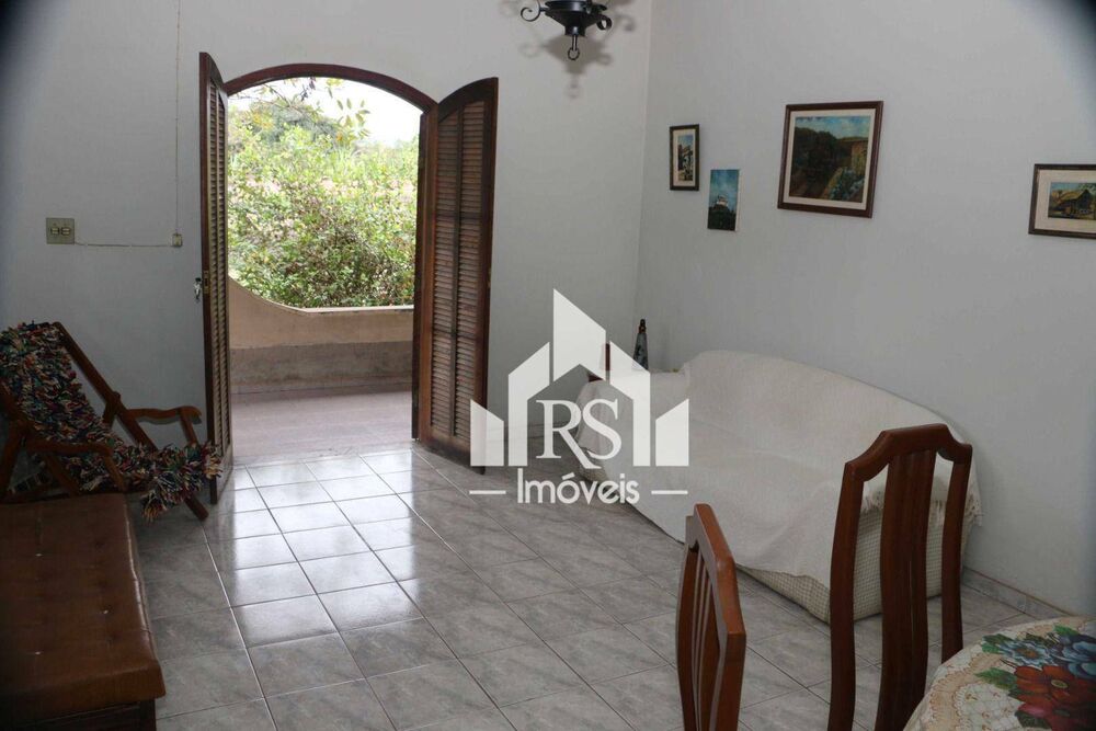 Casa à venda com 3 quartos, 232m² - Foto 1