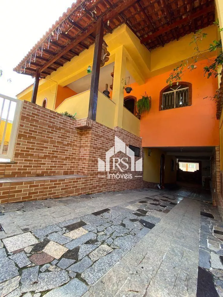 Casa, 6 quartos, 225 m² - Foto 1