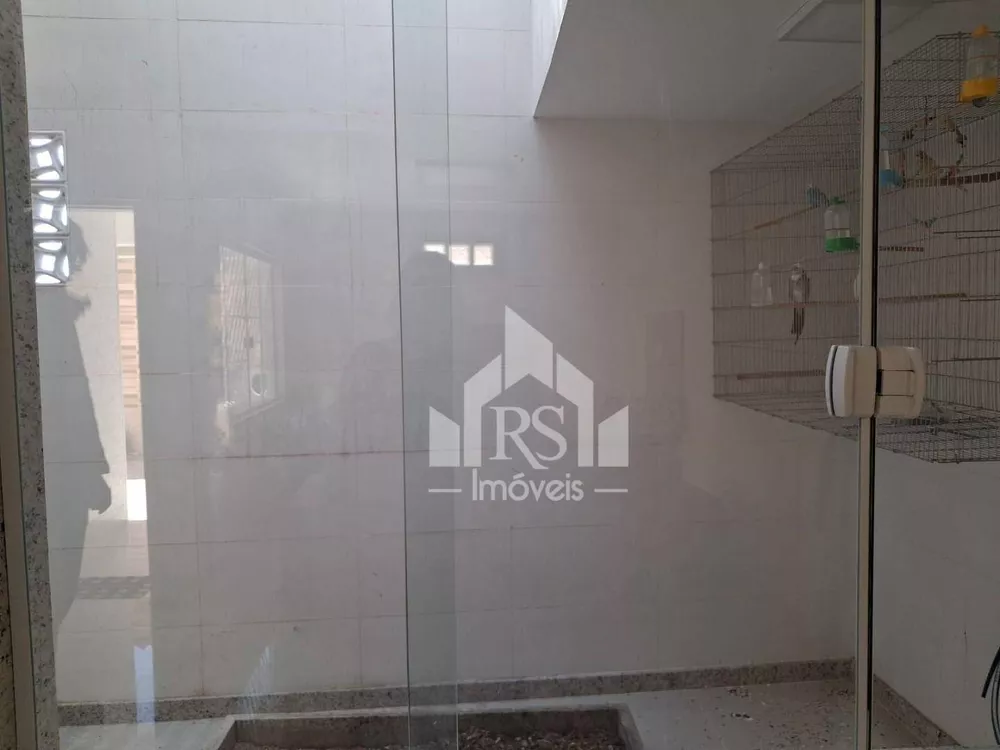 Casa, 4 quartos, 230 m² - Foto 1