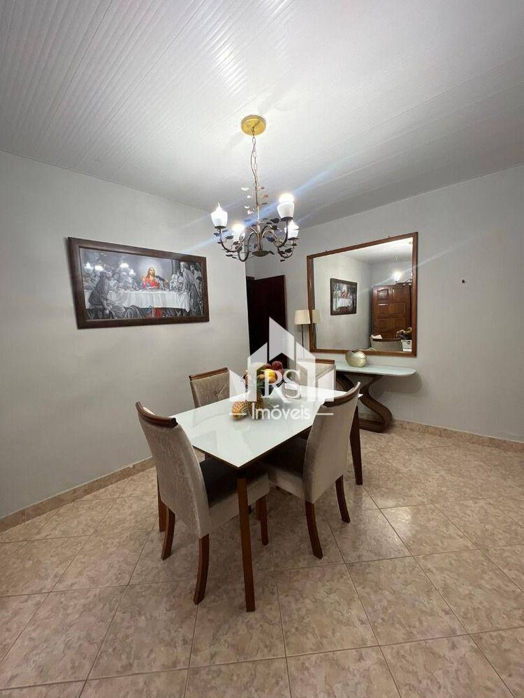 Casa à venda com 4 quartos, 250m² - Foto 2