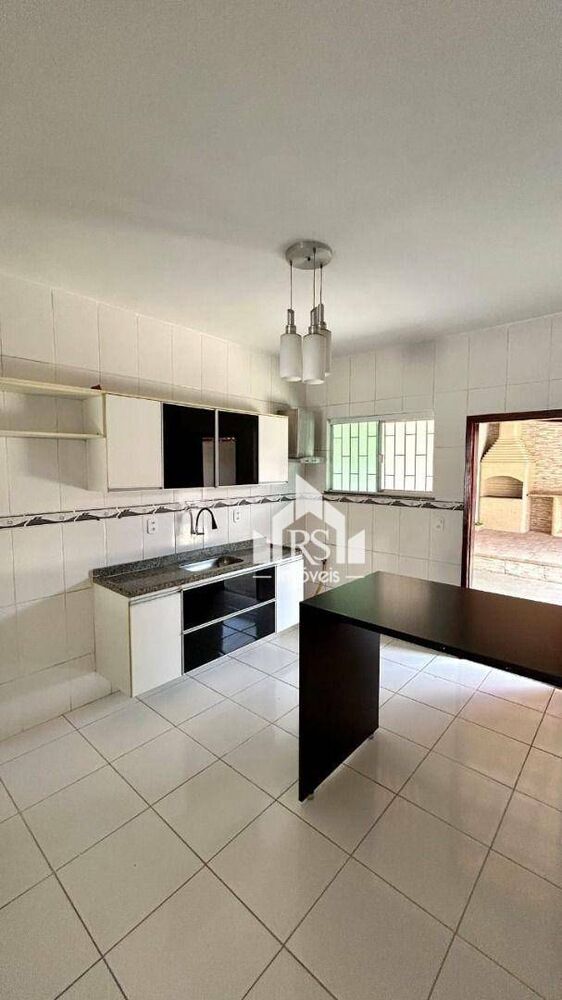 Casa à venda com 2 quartos, 89m² - Foto 2