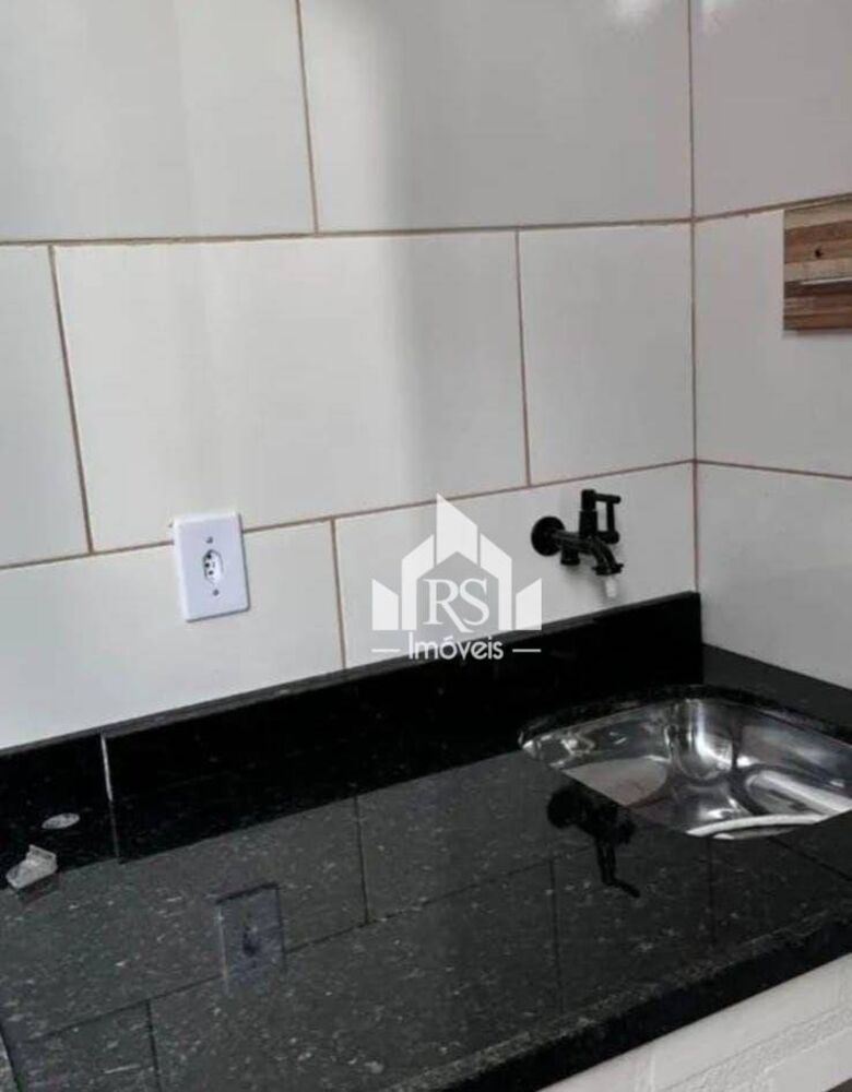 Casa à venda com 2 quartos, 56m² - Foto 1