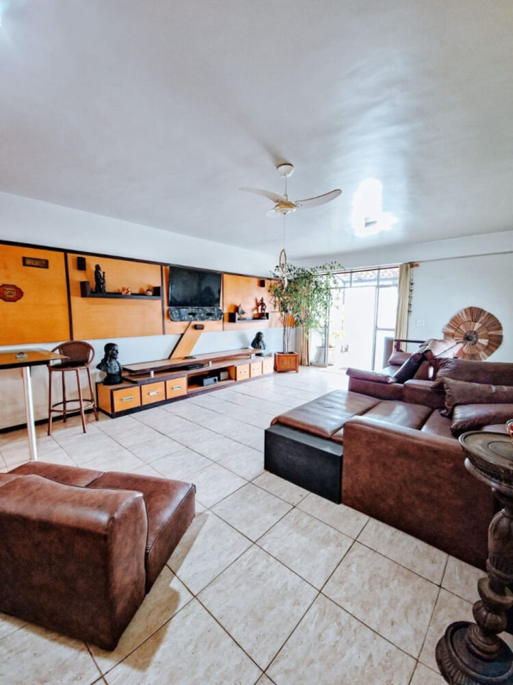 Cobertura à venda com 3 quartos, 200m² - Foto 1