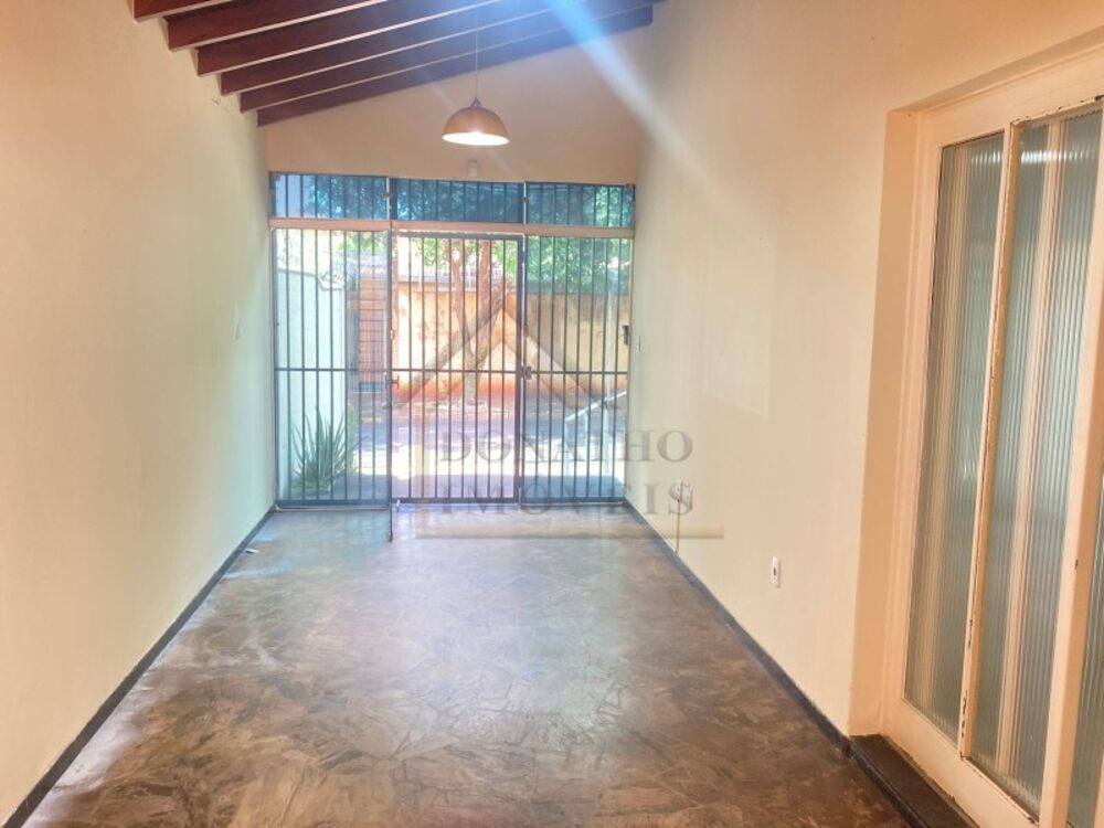 Casa para alugar com 2 quartos, 160m² - Foto 2