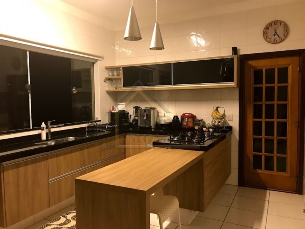 Casa, 4 quartos, 278 m² - Foto 1