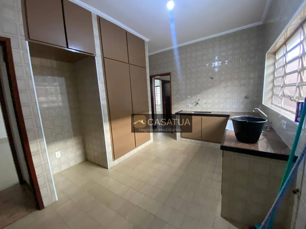 Casa, 4 quartos, 270 m² - Foto 1