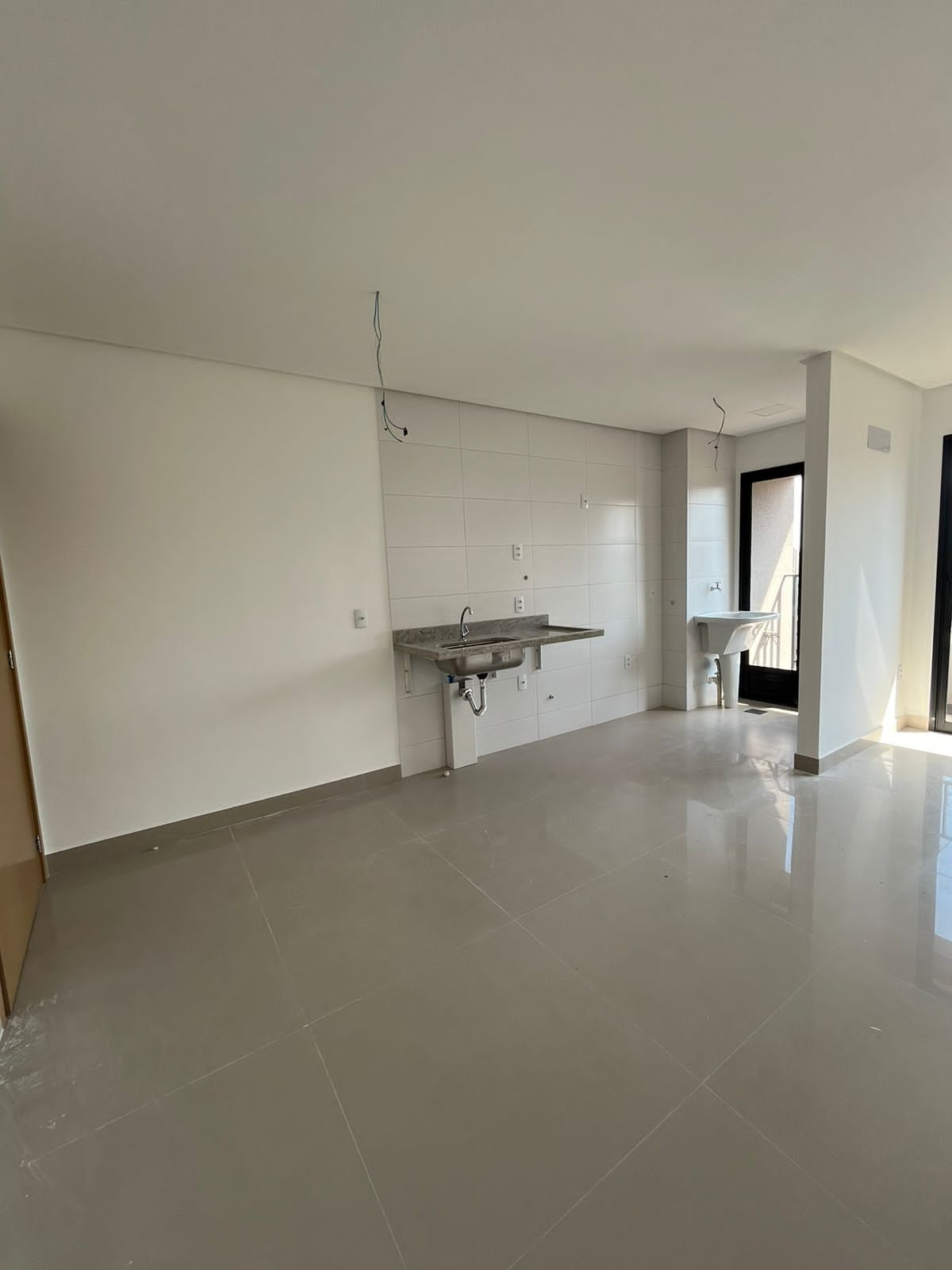 Apartamento à venda com 2 quartos, 69m² - Foto 3