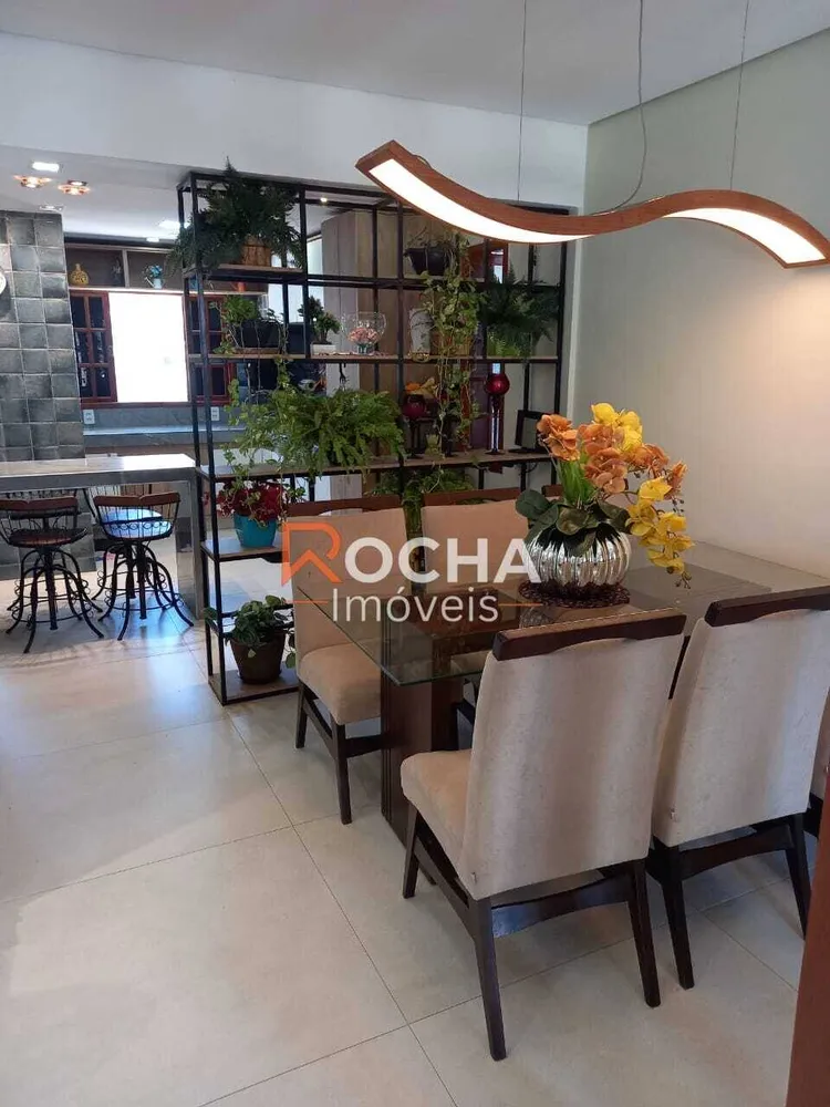 Casa, 3 quartos, 217 m² - Foto 1