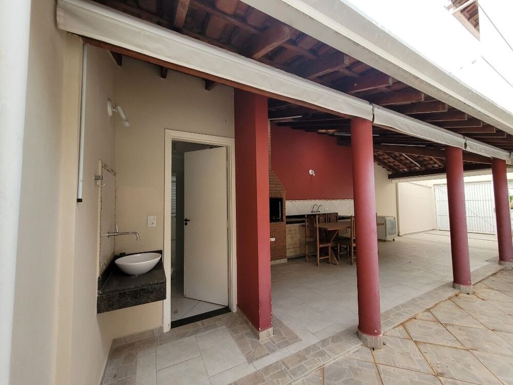 Casa à venda e aluguel com 3 quartos, 300m² - Foto 4
