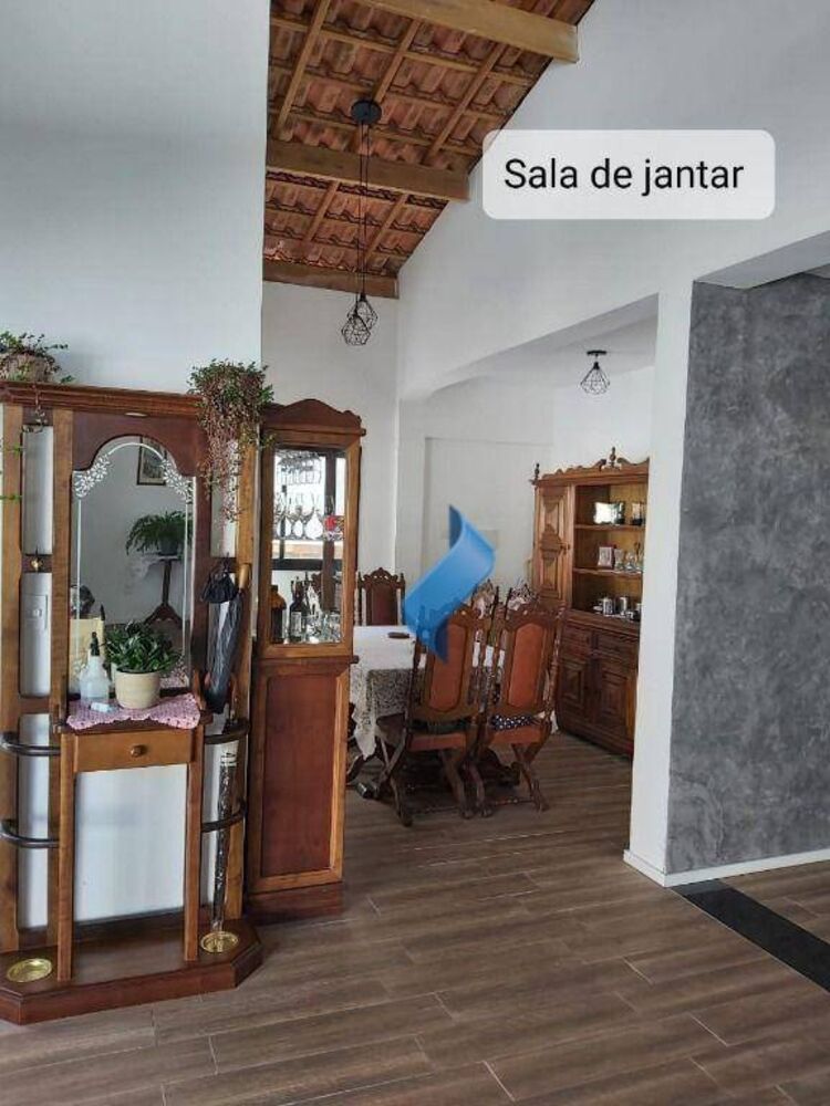 Casa, 3 quartos, 234 m² - Foto 1