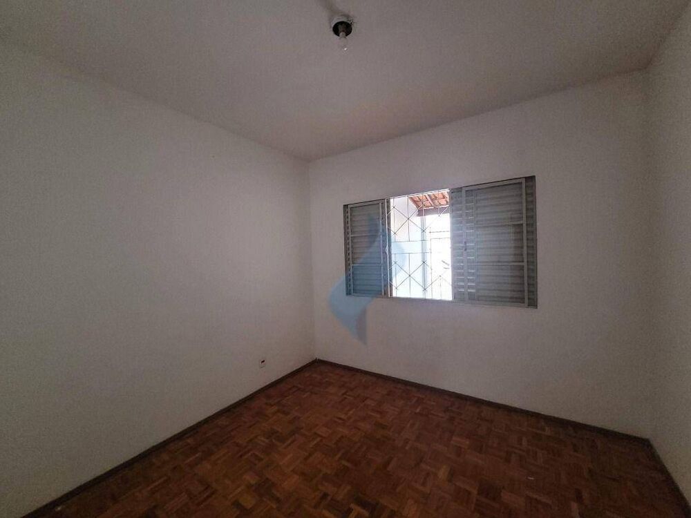 Casa para alugar com 2 quartos, 100m² - Foto 3
