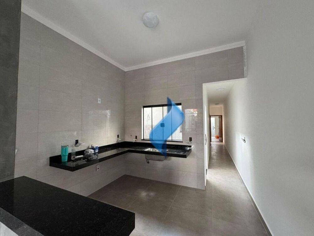 Casa à venda com 2 quartos, 60m² - Foto 4