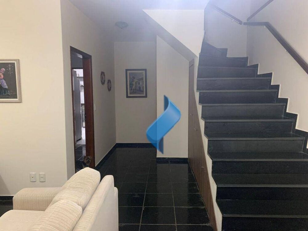 Casa, 4 quartos, 258 m² - Foto 1