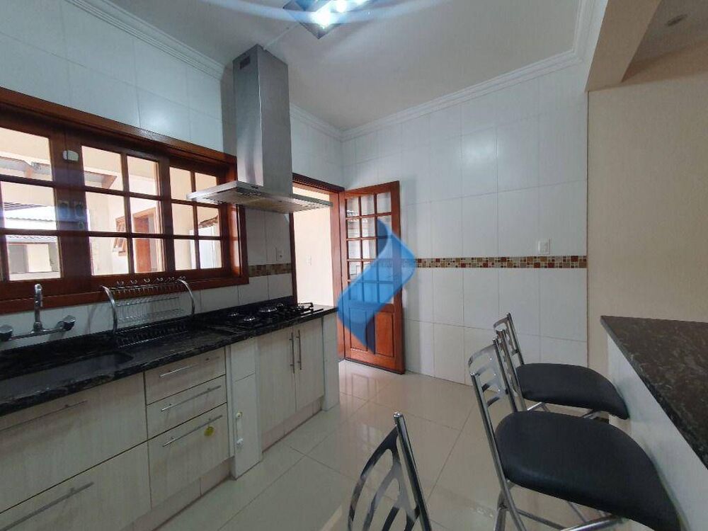 Casa, 3 quartos, 338 m² - Foto 1