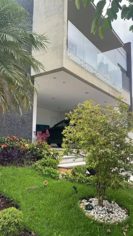 Casa de Condomínio para alugar com 4 quartos, 360m² - Foto 1