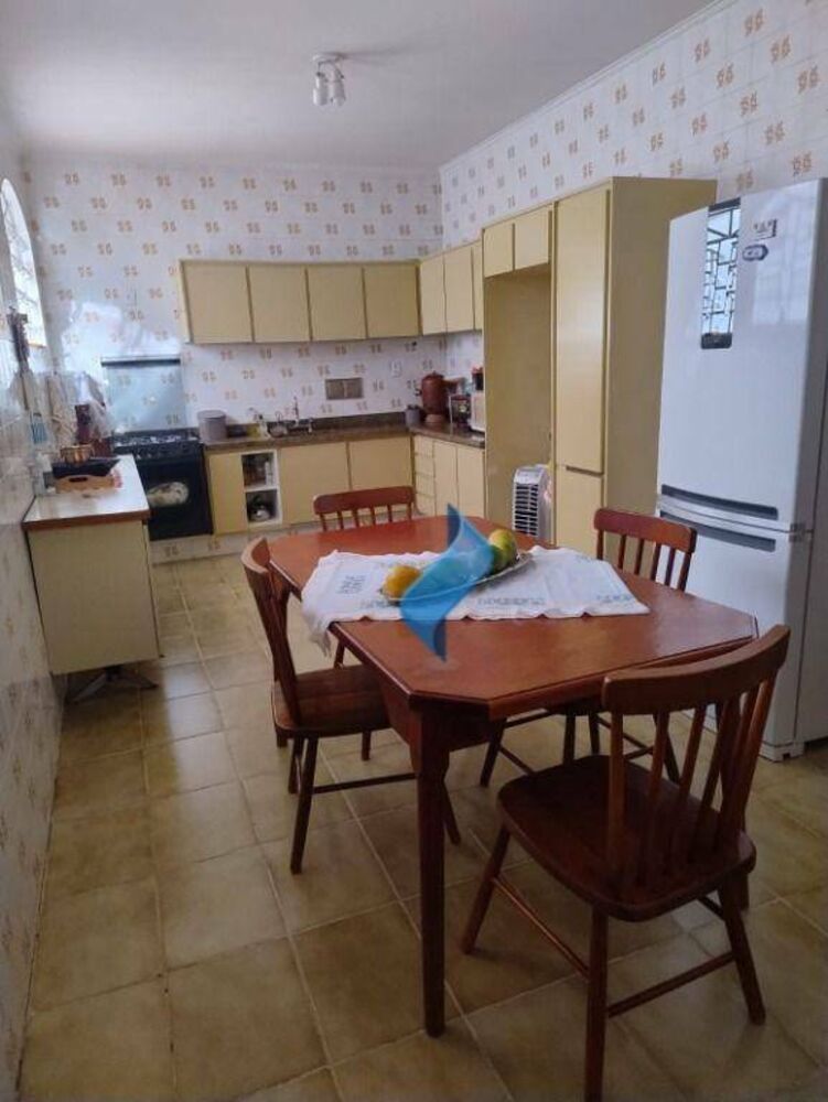 Casa, 3 quartos, 196 m² - Foto 2