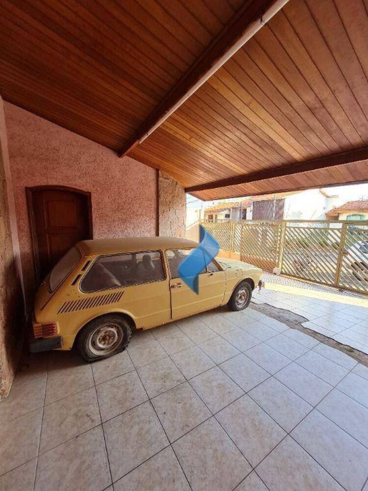 Casa à venda com 3 quartos, 161m² - Foto 1