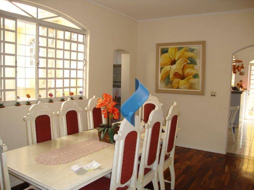 Casa, 4 quartos, 260 m² - Foto 1