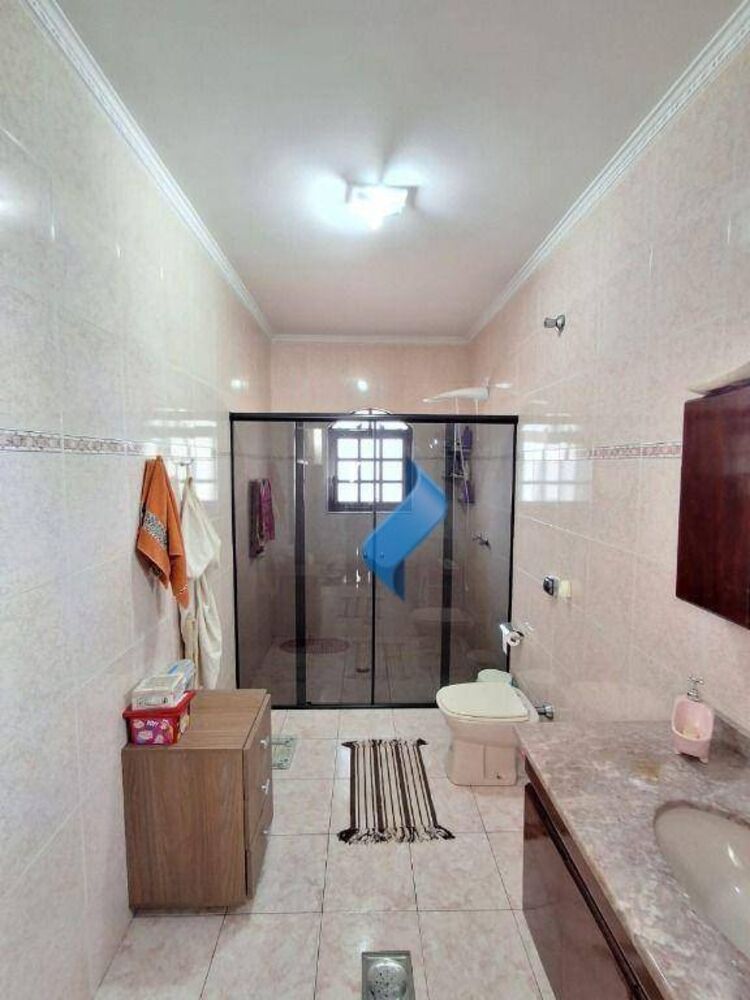 Casa, 3 quartos, 234 m² - Foto 1