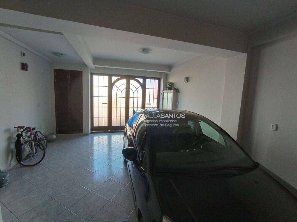 Casa à venda com 3 quartos, 182m² - Foto 1