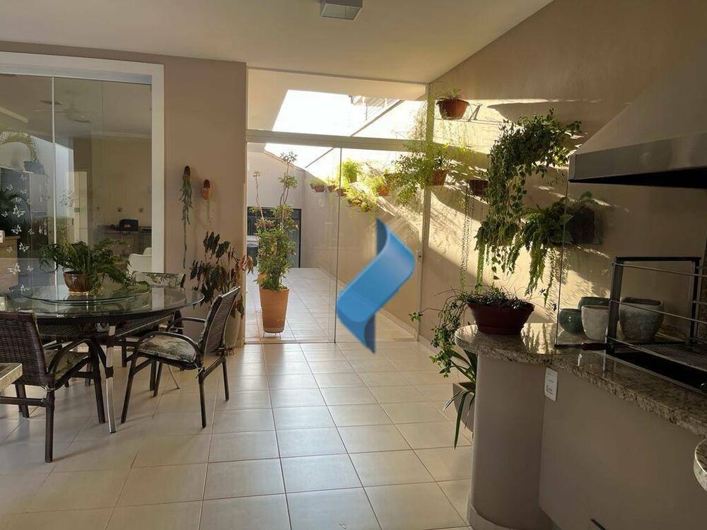 Casa para alugar com 4 quartos, 489m² - Foto 2