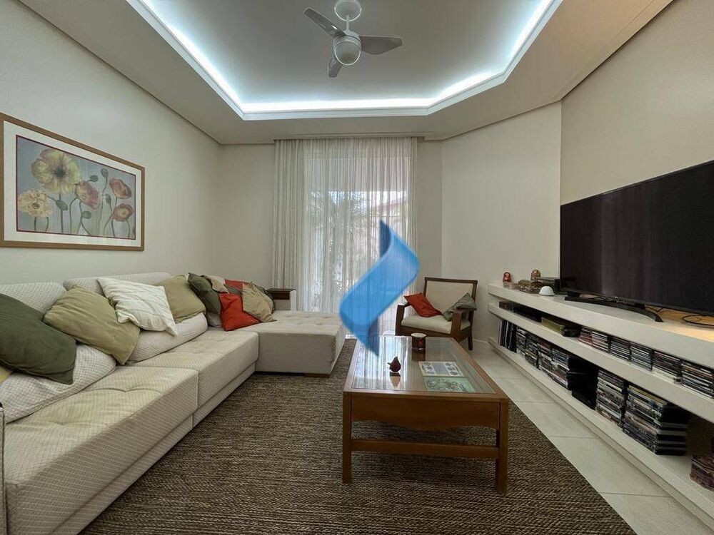 Casa para alugar com 4 quartos, 489m² - Foto 1