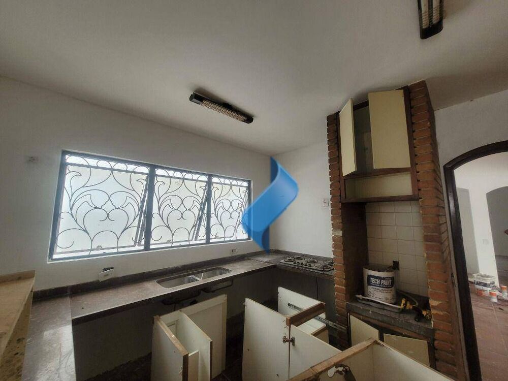 Casa para alugar com 4 quartos, 296m² - Foto 4