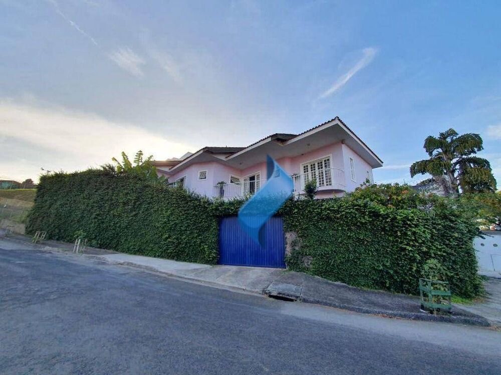 Casa, 3 quartos, 228 m² - Foto 1