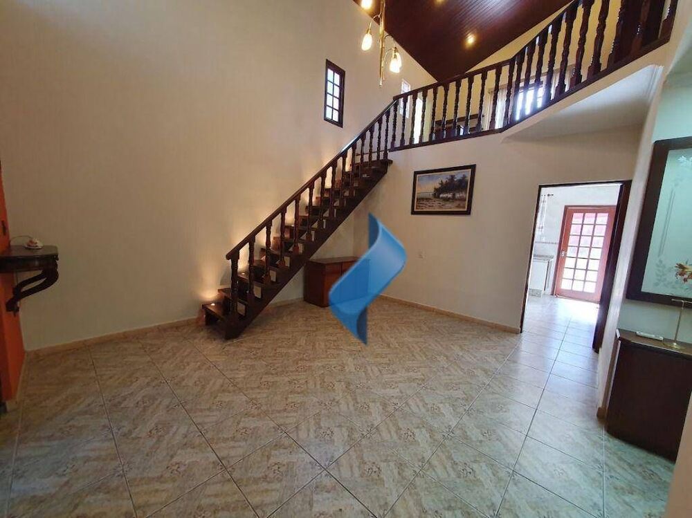 Casa de Condomínio para alugar com 6 quartos, 289m² - Foto 2