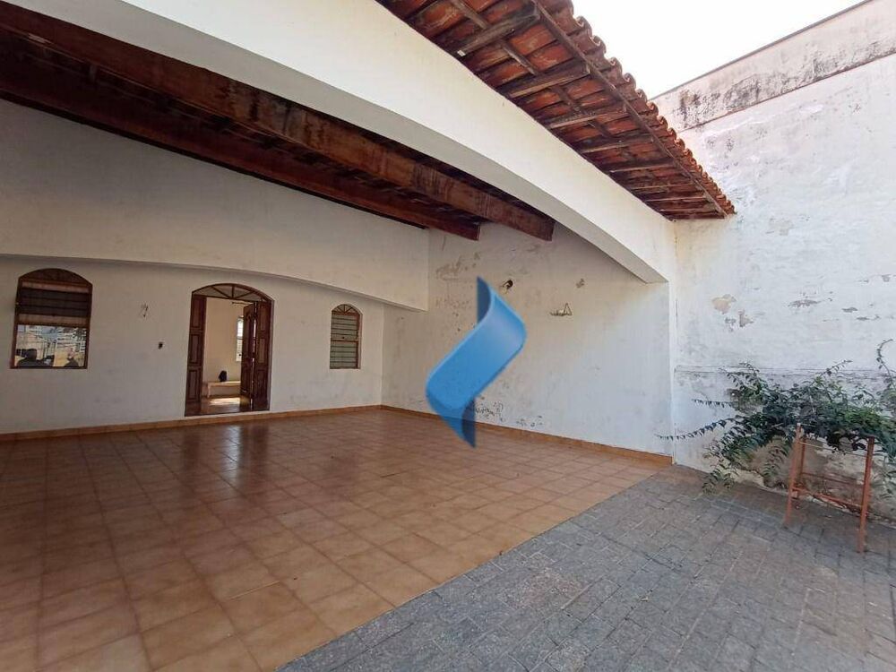 Casa, 3 quartos, 233 m² - Foto 1