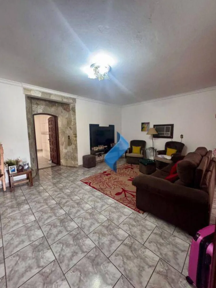Casa, 4 quartos, 210 m² - Foto 1