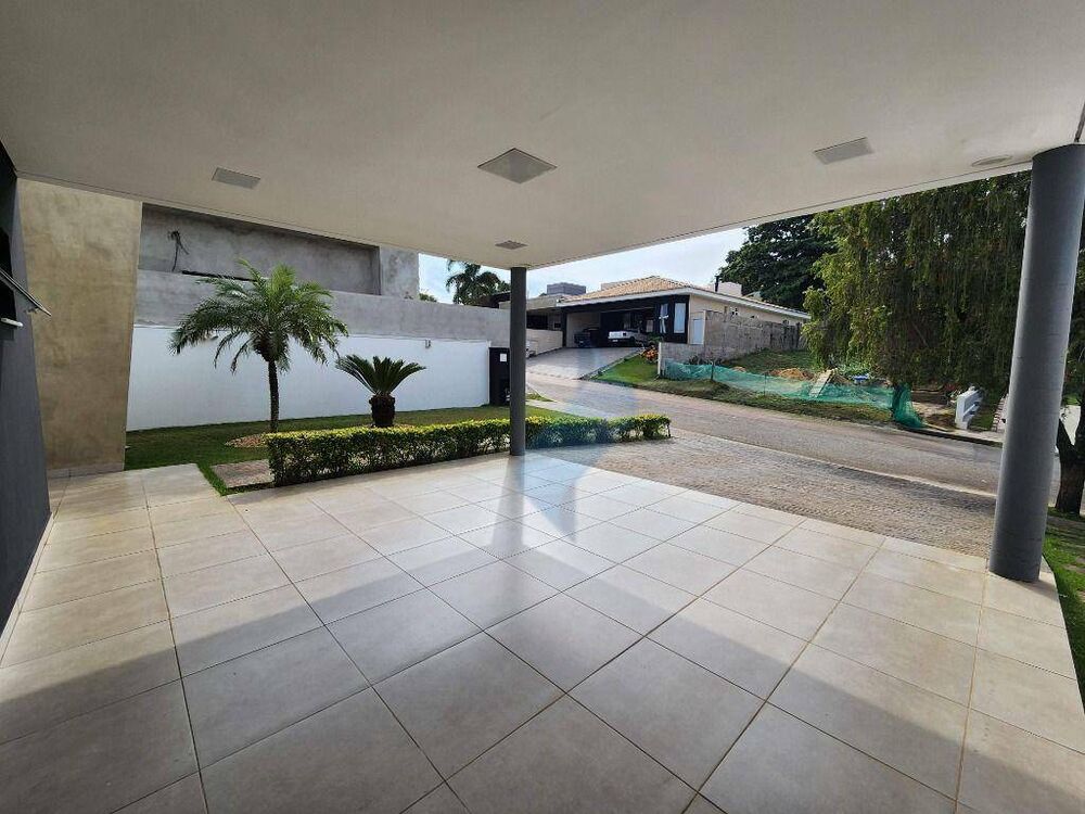 Casa de Condomínio para alugar com 3 quartos, 216m² - Foto 2