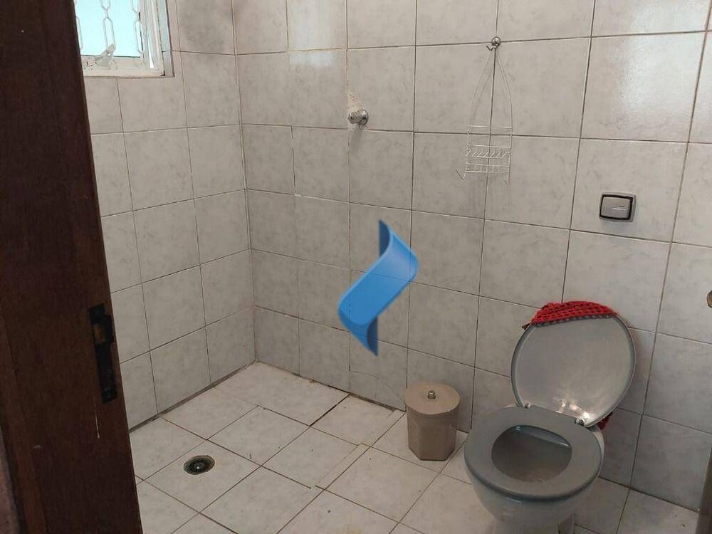 Casa à venda com 4 quartos, 304m² - Foto 1