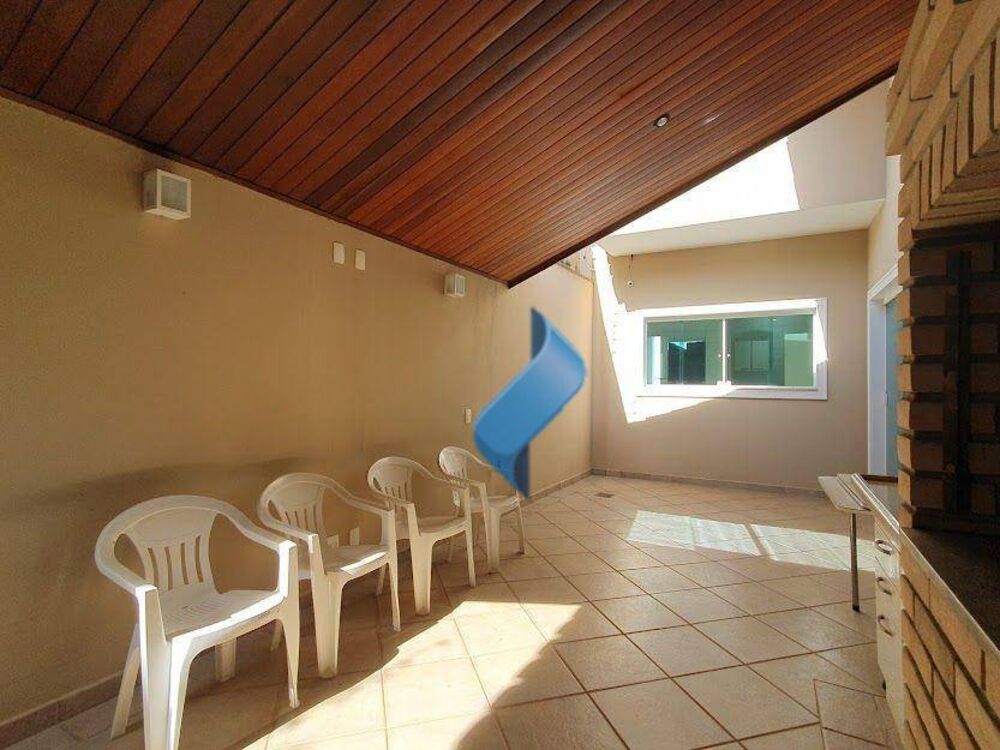Casa, 3 quartos, 218 m² - Foto 1