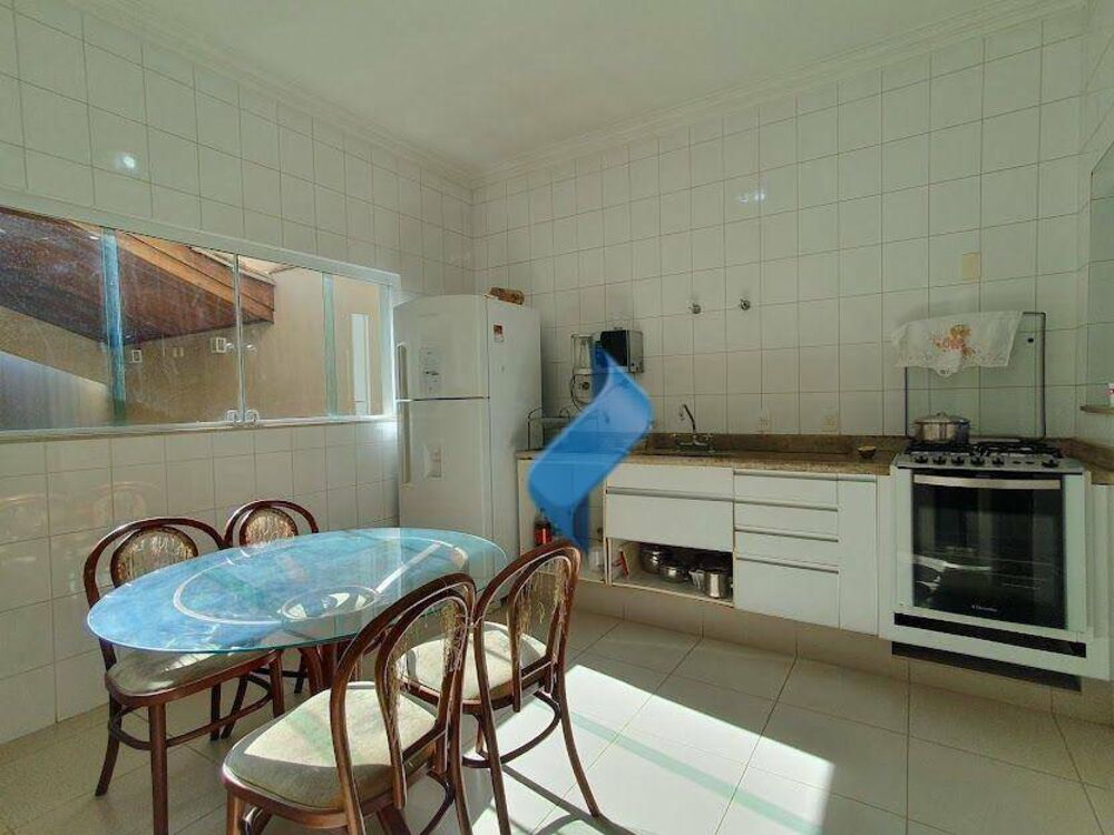 Casa, 3 quartos, 218 m² - Foto 4