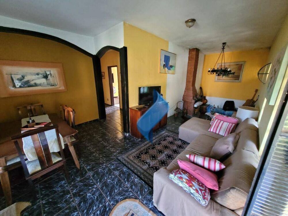 Chácara à venda com 6 quartos, 416m² - Foto 1