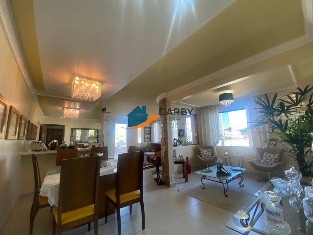 Casa à venda com 3 quartos, 200m² - Foto 1