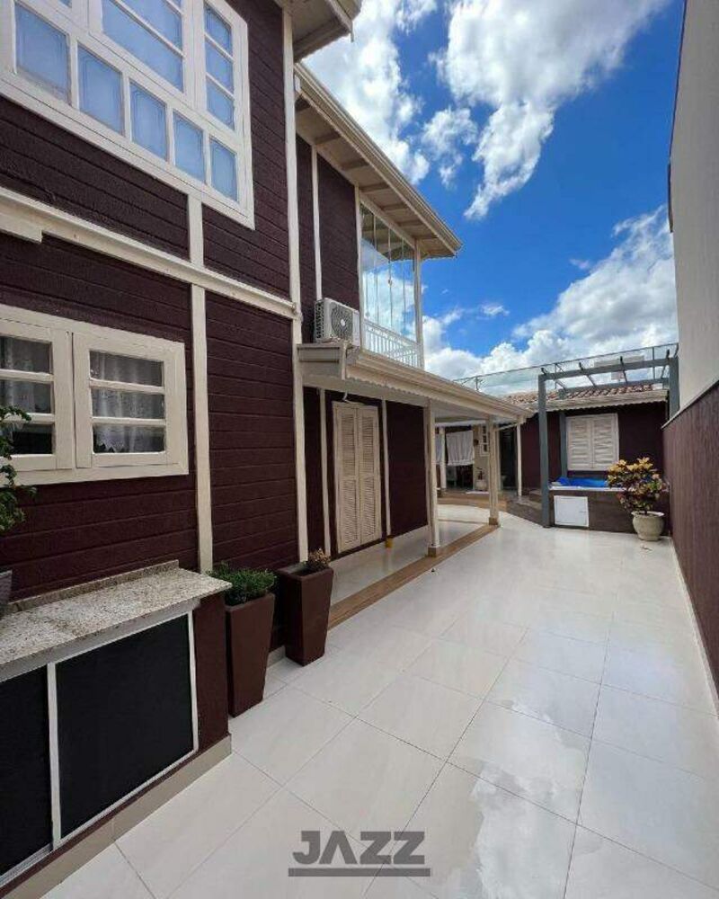 Casa, 3 quartos, 214 m² - Foto 2