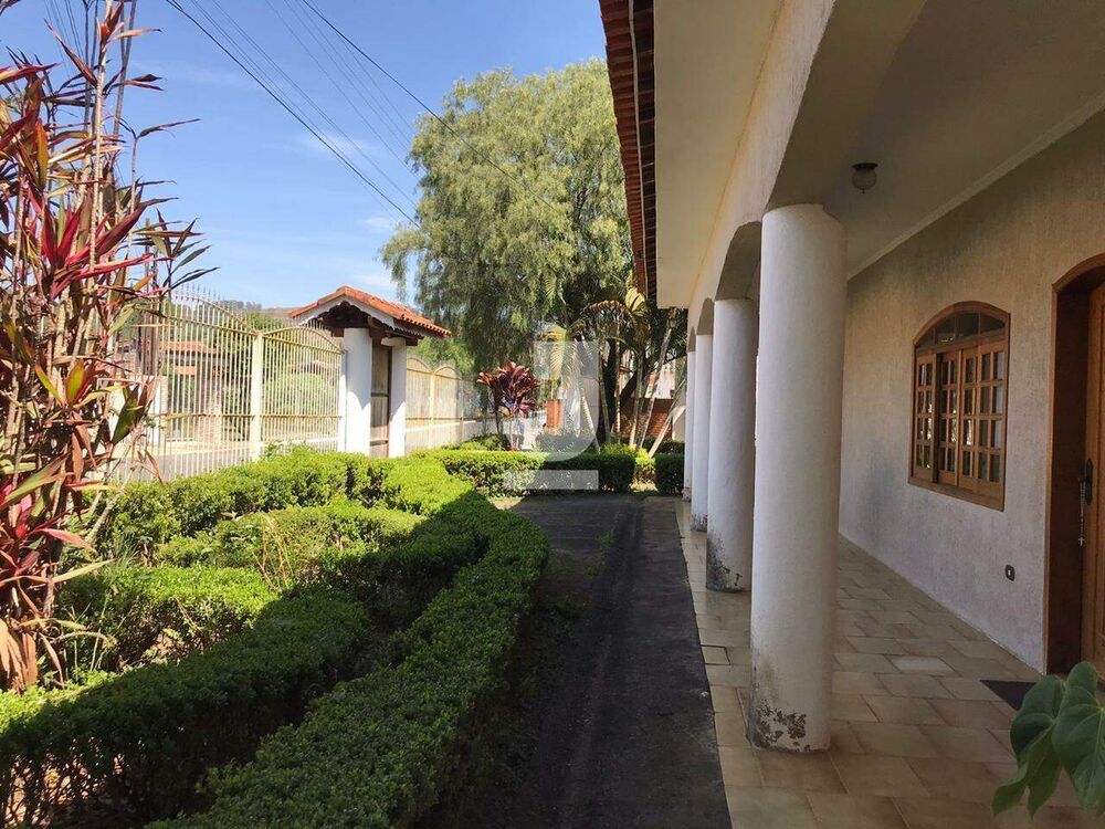Casa, 4 quartos, 203 m² - Foto 1