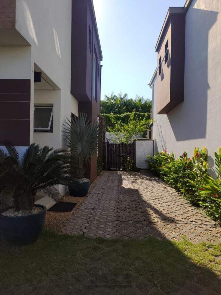 Casa de Condomínio à venda com 4 quartos, 192m² - Foto 1