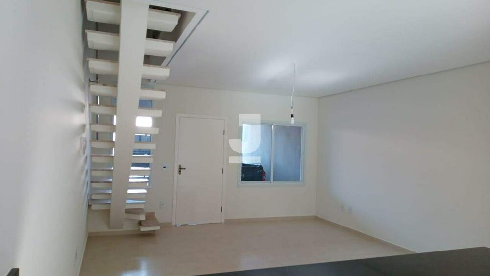 Casa à venda com 3 quartos, 145m² - Foto 1