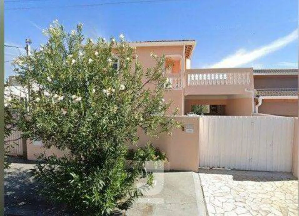 Casa, 3 quartos, 253 m² - Foto 1