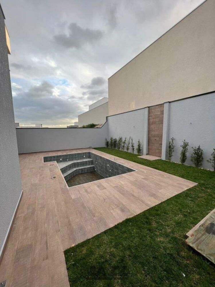 Casa de Condomínio à venda com 4 quartos, 300m² - Foto 3
