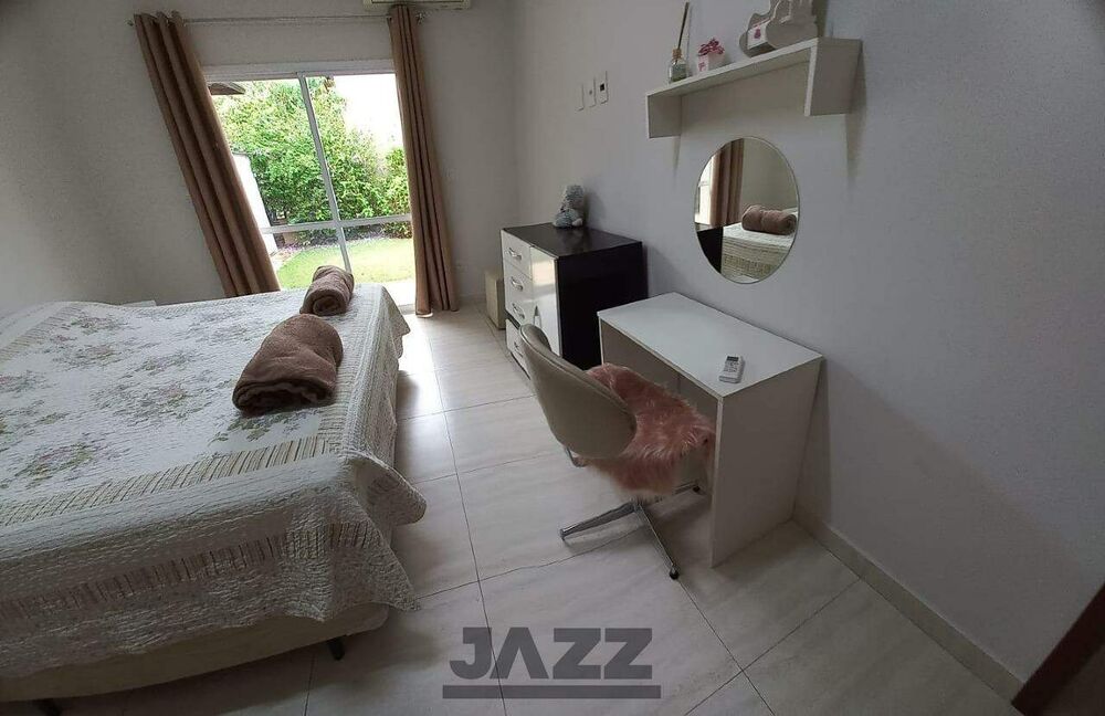 Casa de Condomínio para alugar com 4 quartos, 328m² - Foto 2