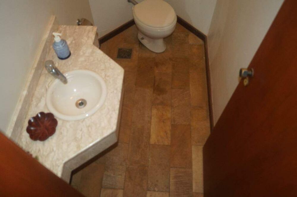 Casa de Condomínio à venda com 3 quartos, 240m² - Foto 1