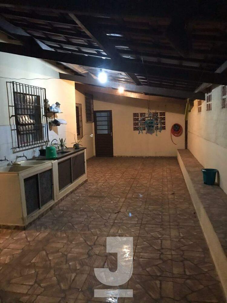 Casa à venda com 3 quartos, 240m² - Foto 1